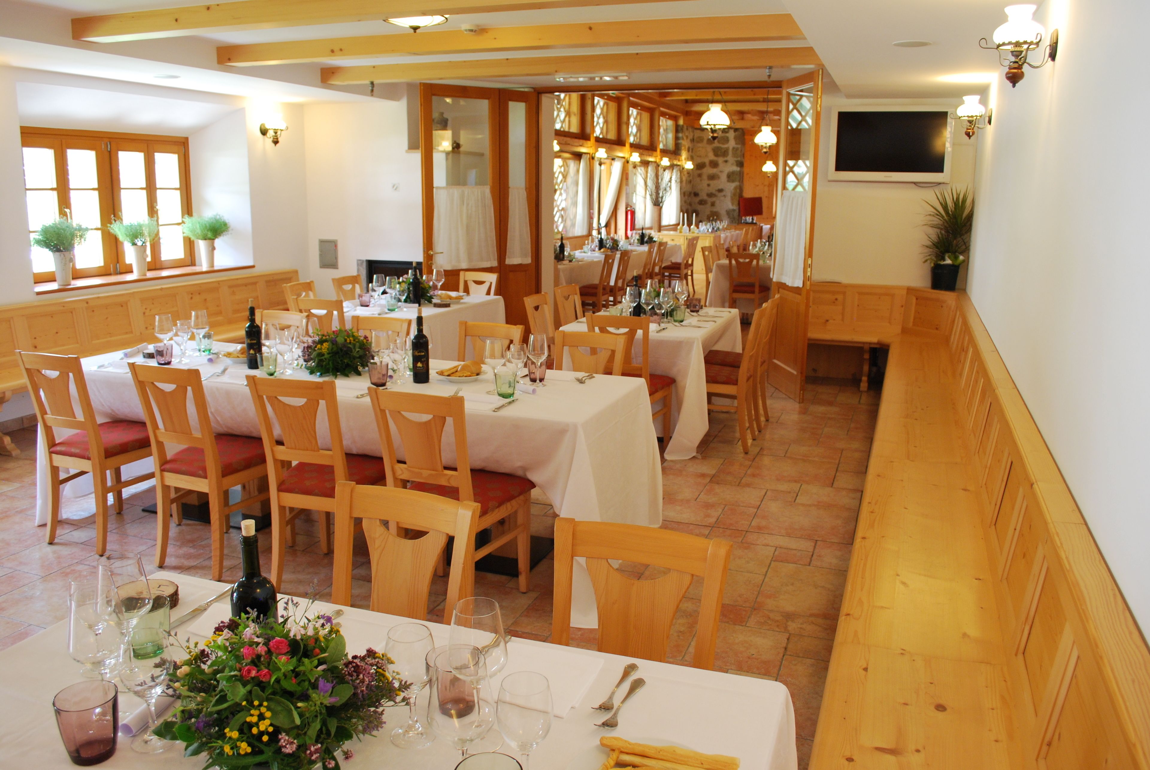 breakfast, lunch, dinner served; italian cuisine