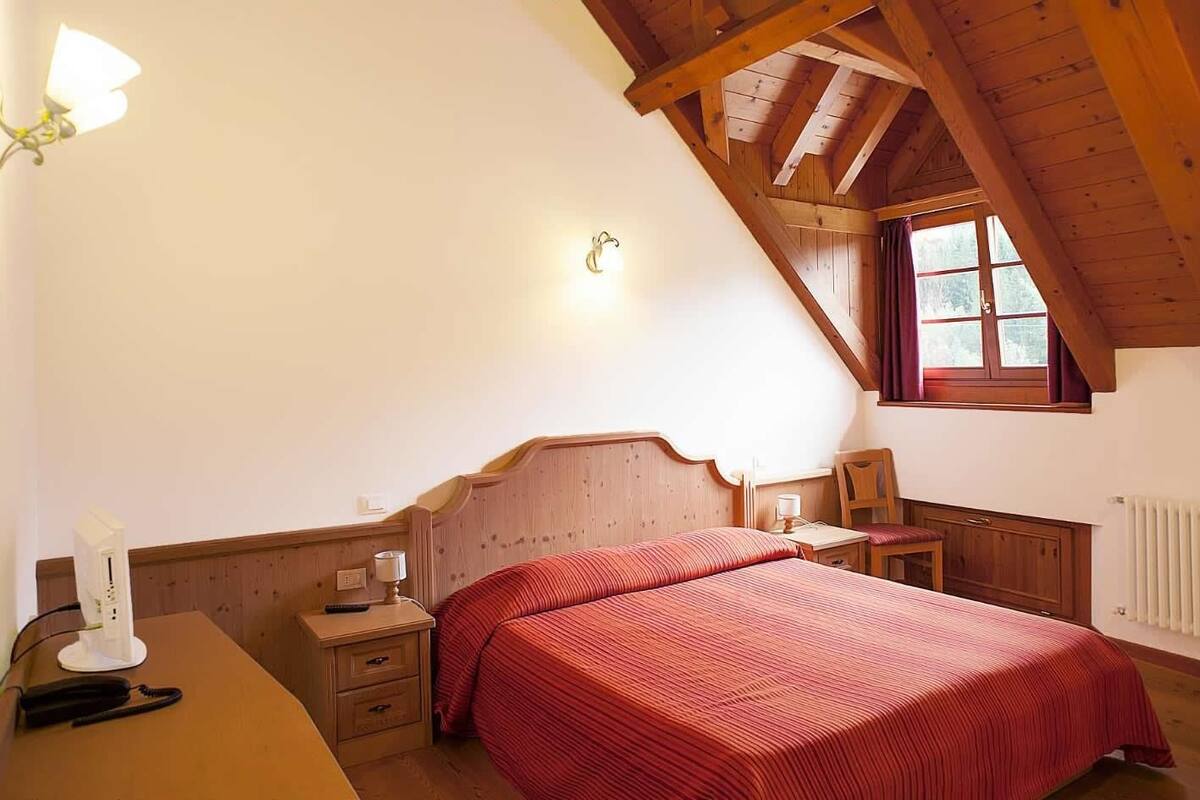 in-room safe, desk, blackout curtains, soundproofing