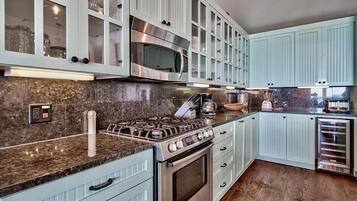 House, 6 Bedrooms, Ocean View, Beachfront | Private kitchen | Fridge, microwave, coffee/tea maker