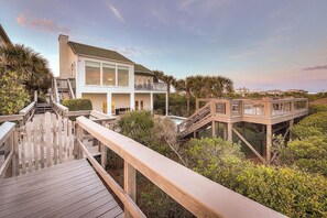 Front of property - Hakuna Matata 8 Bedroom Holiday Home by Five Star Properties (Panama City Beach)