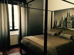 Superior Double Room (Milano) | Down comforters, individually decorated, desk, blackout drapes - Atmos Luxe Navigli Hostel & Rooms (Milan)