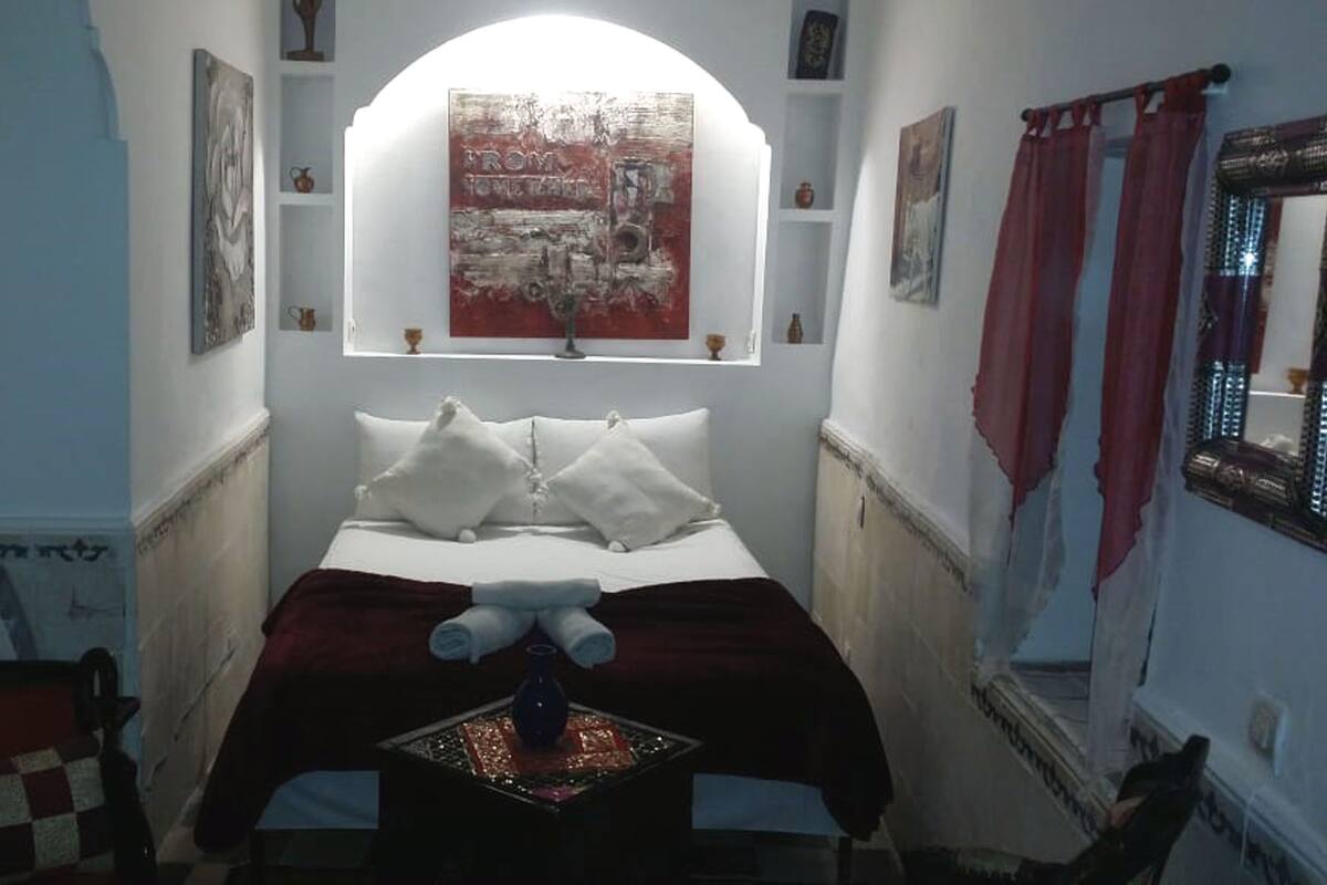Standard Double Room (Rouge) | Iron/ironing board (on request), cribs (free), WiFi (free)