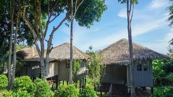 Garden View | Minibar, in-room safe, desk, free WiFi