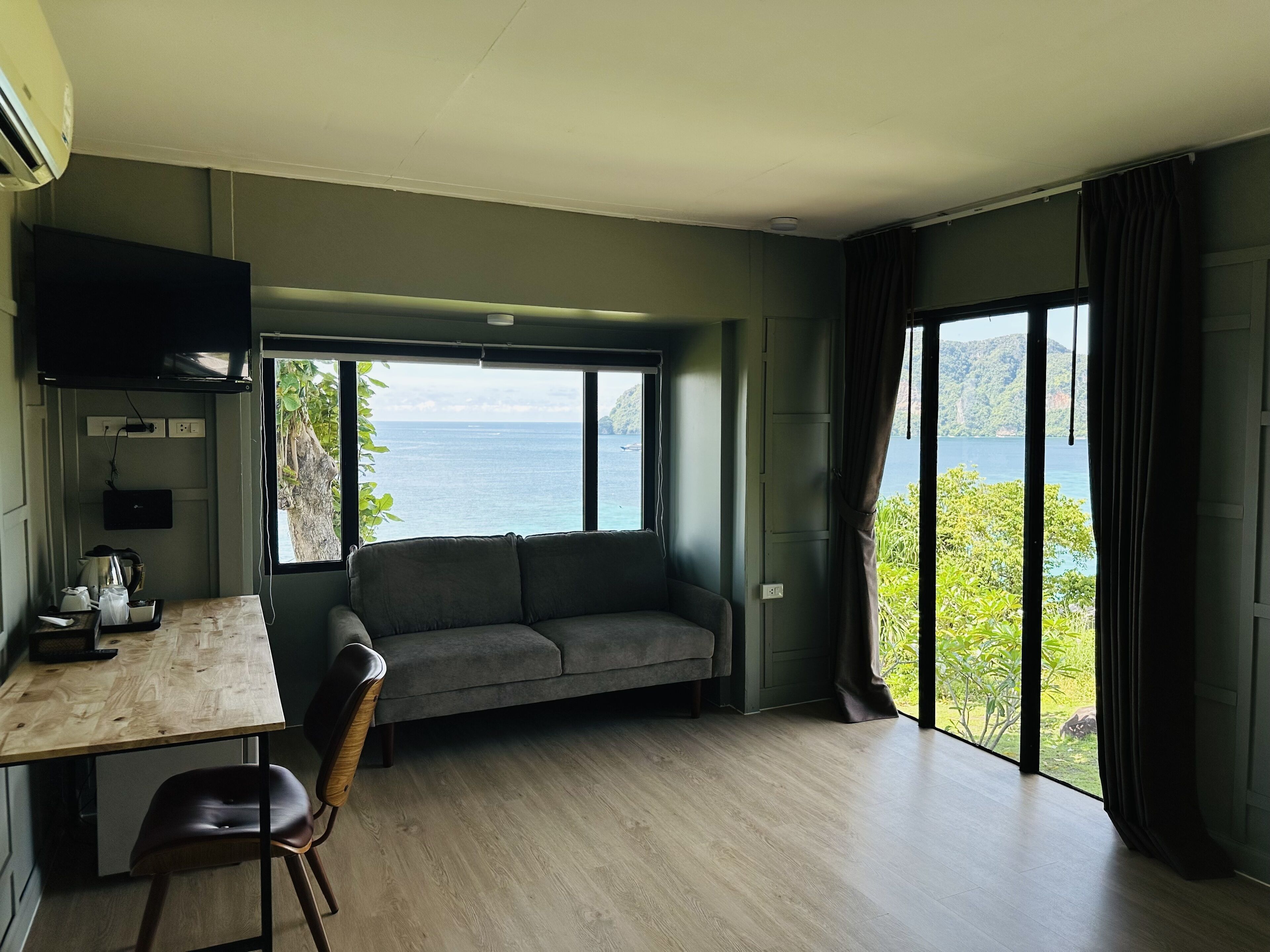 Deluxe Sea View | Minibar, caja de seguridad en la habitación, escritorio y wifi gratis 