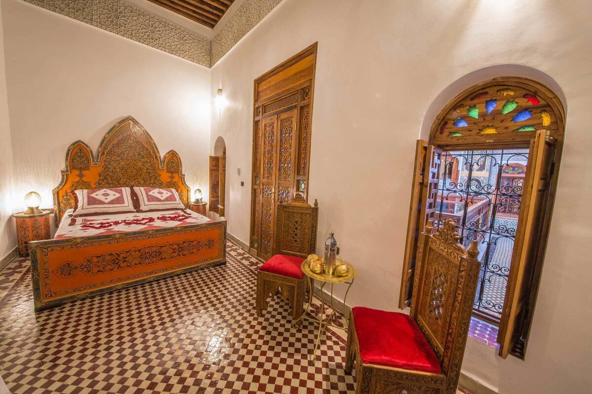 Suite (Laaroussa) | In-room safe, desk, cribs (free), WiFi (free)
