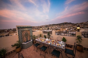 Café da manhã, almoço e jantar; culinária marroquina