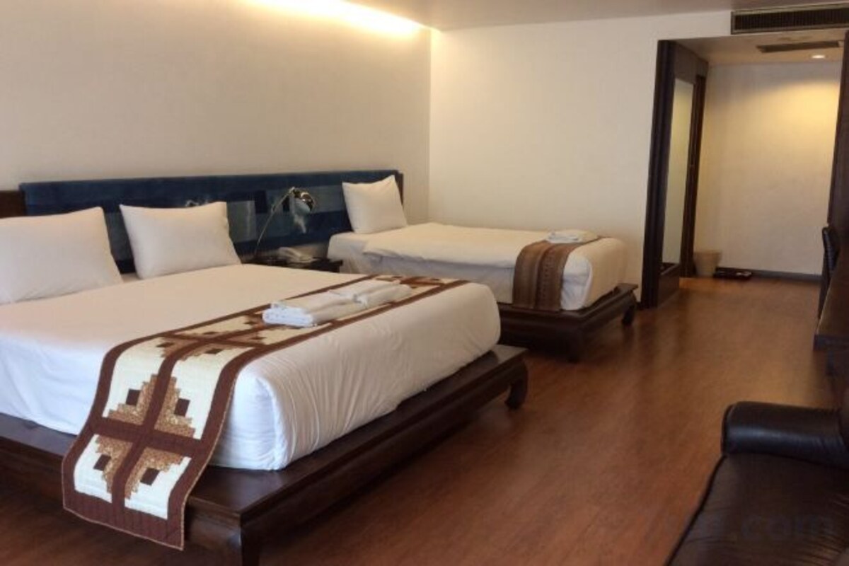 In-room safe, desk, rollaway beds (surcharge), WiFi (free)