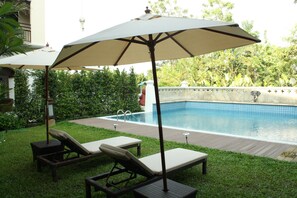 Outdoor pool - PhoomThai Garden (Phrae)