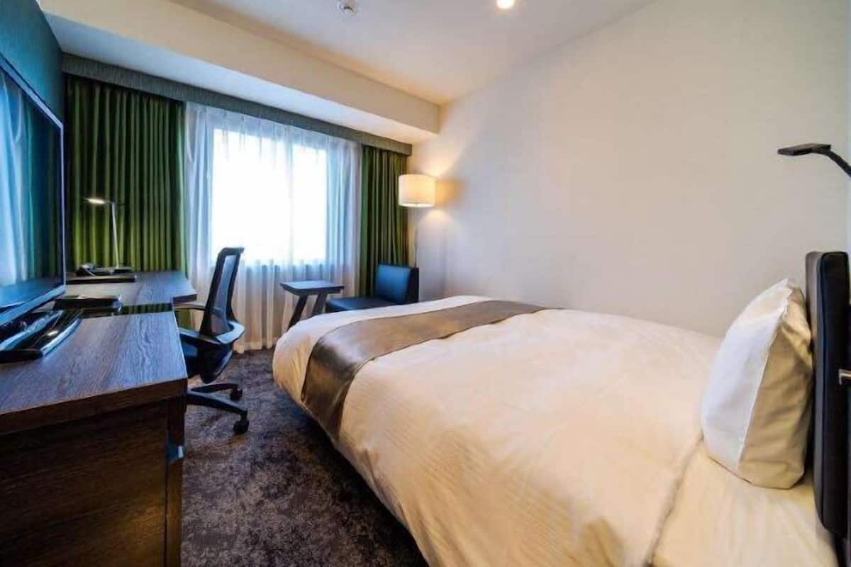 Blackout curtains, free WiFi, wheelchair access