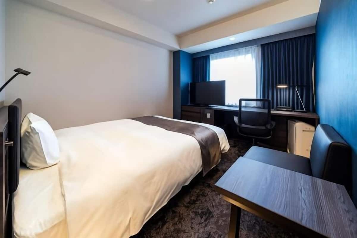 Blackout curtains, free WiFi, wheelchair access