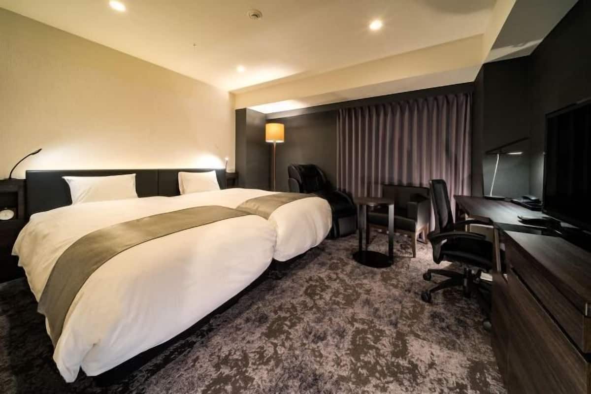 Blackout curtains, free WiFi, wheelchair access