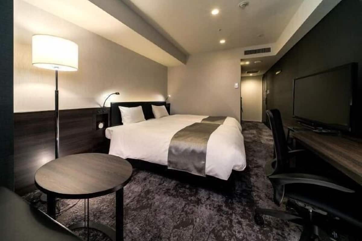 Blackout curtains, free WiFi, wheelchair access