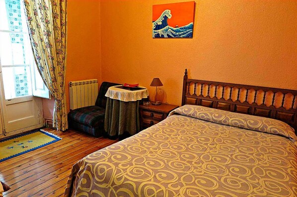 Single Room, Private Bathroom