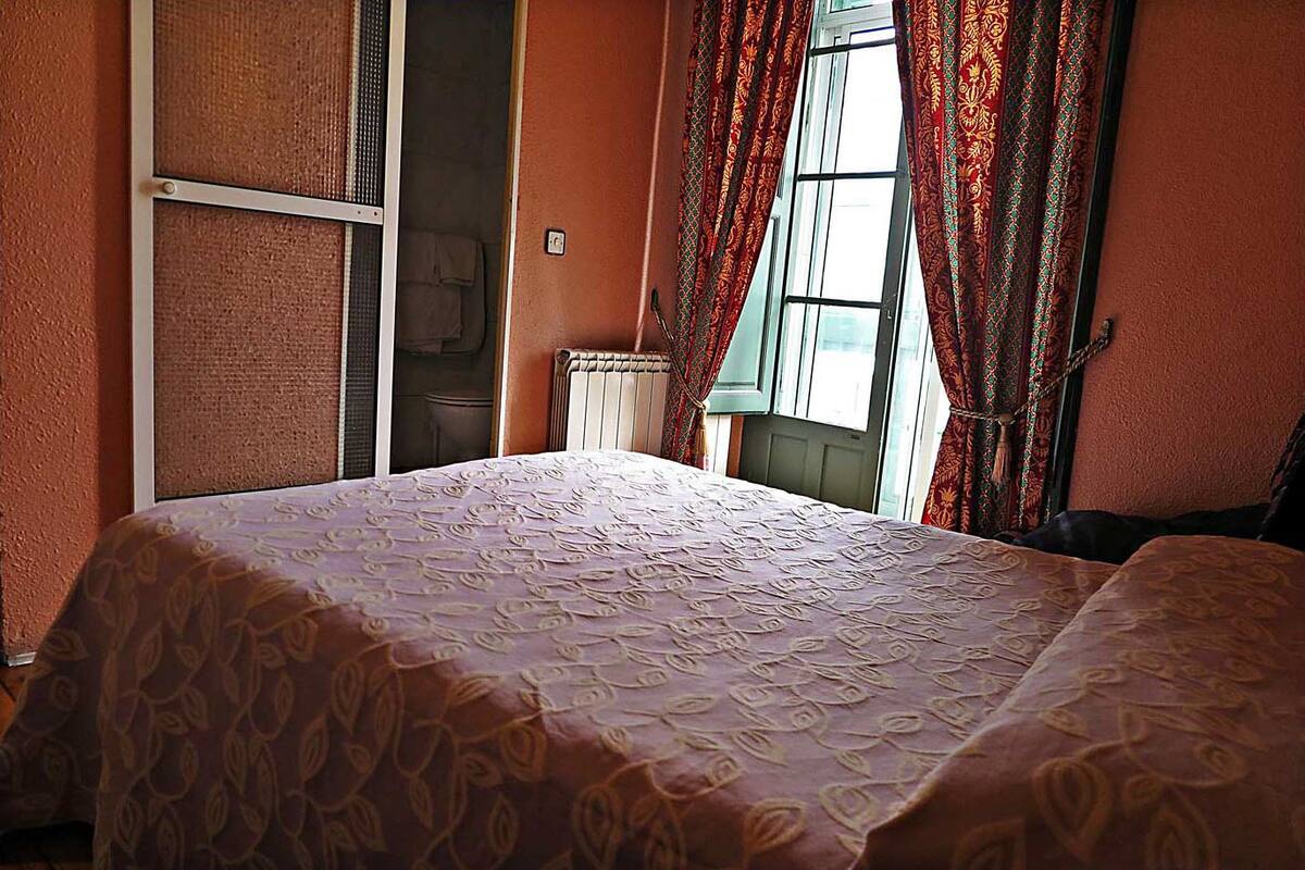 Double or Twin Room, Private Bathroom | Premium bedding, desk, blackout drapes, rollaway beds (surcharge)