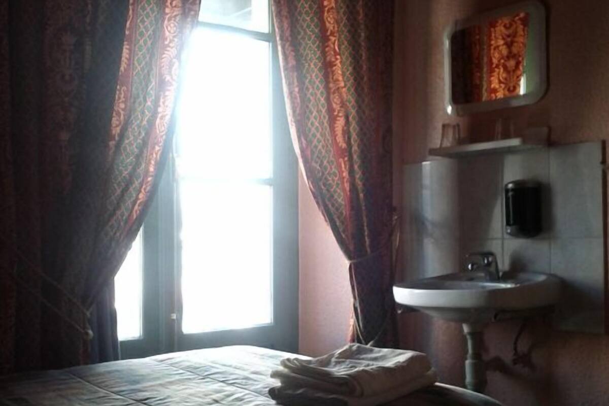 Single Room, Shared Bathroom | Premium bedding, desk, blackout drapes, rollaway beds (surcharge)