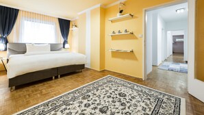 City Apartment, 2 Bedrooms (Top 9) | Living room | Flat-screen TV - Apartment Schwedenplatz (Vienna)