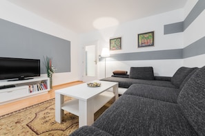 Leilighet – city, 2 soverom (Top 7) | Oppholdsrom | Flatskjerm-TV