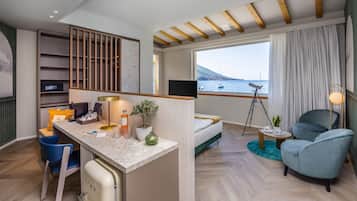 頂級套房, 湖景, 轉角 (GRAND MIRALAGO JS) | 高級寢具、迷你吧、房內夾萬、書桌