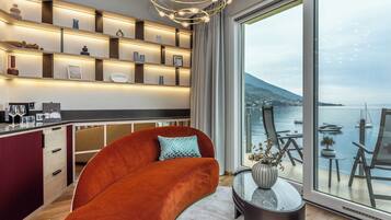 Exclusive Suite (INCANTO Suite) | Premium bedding, minibar, in-room safe, desk
