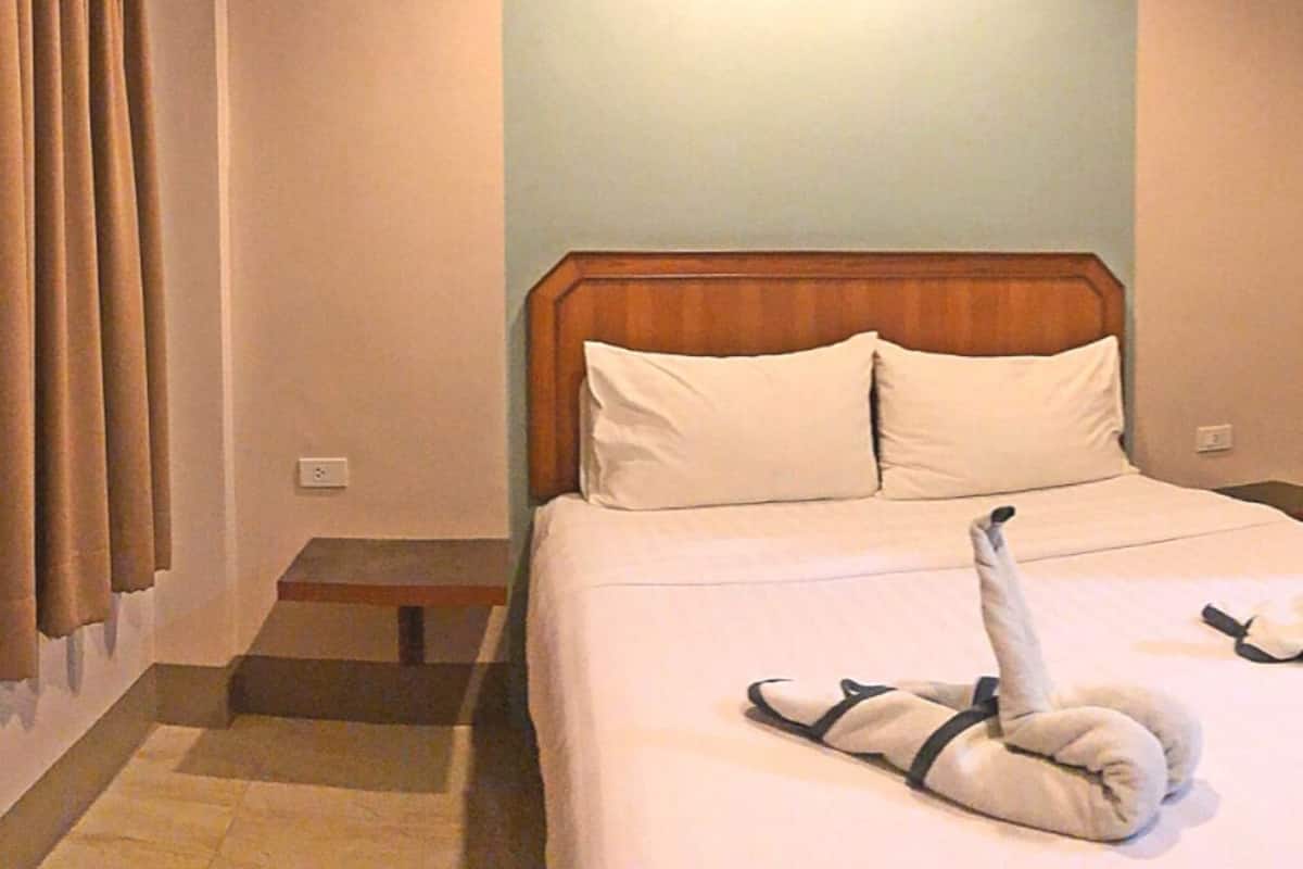 Standard Room | Laptop workspace, soundproofing, rollaway beds, free WiFi