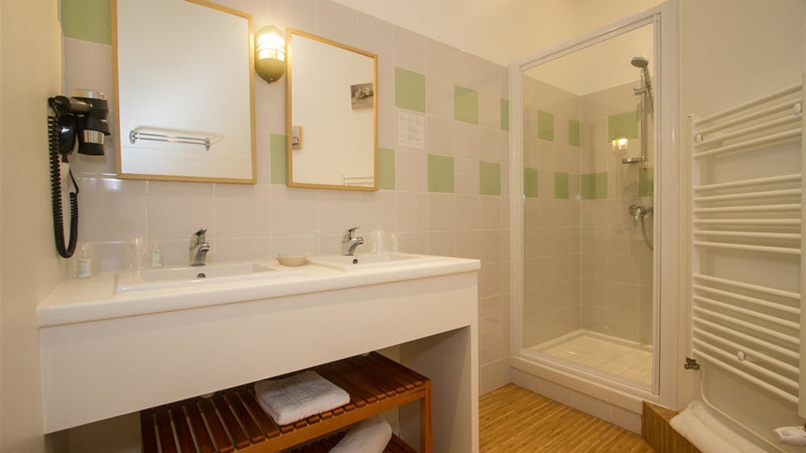 triple room | bathroom | deep-soaking bathtub, free toiletries, hair dryer, towels