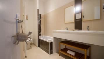Deep-soaking bathtub, free toiletries, hair dryer, towels