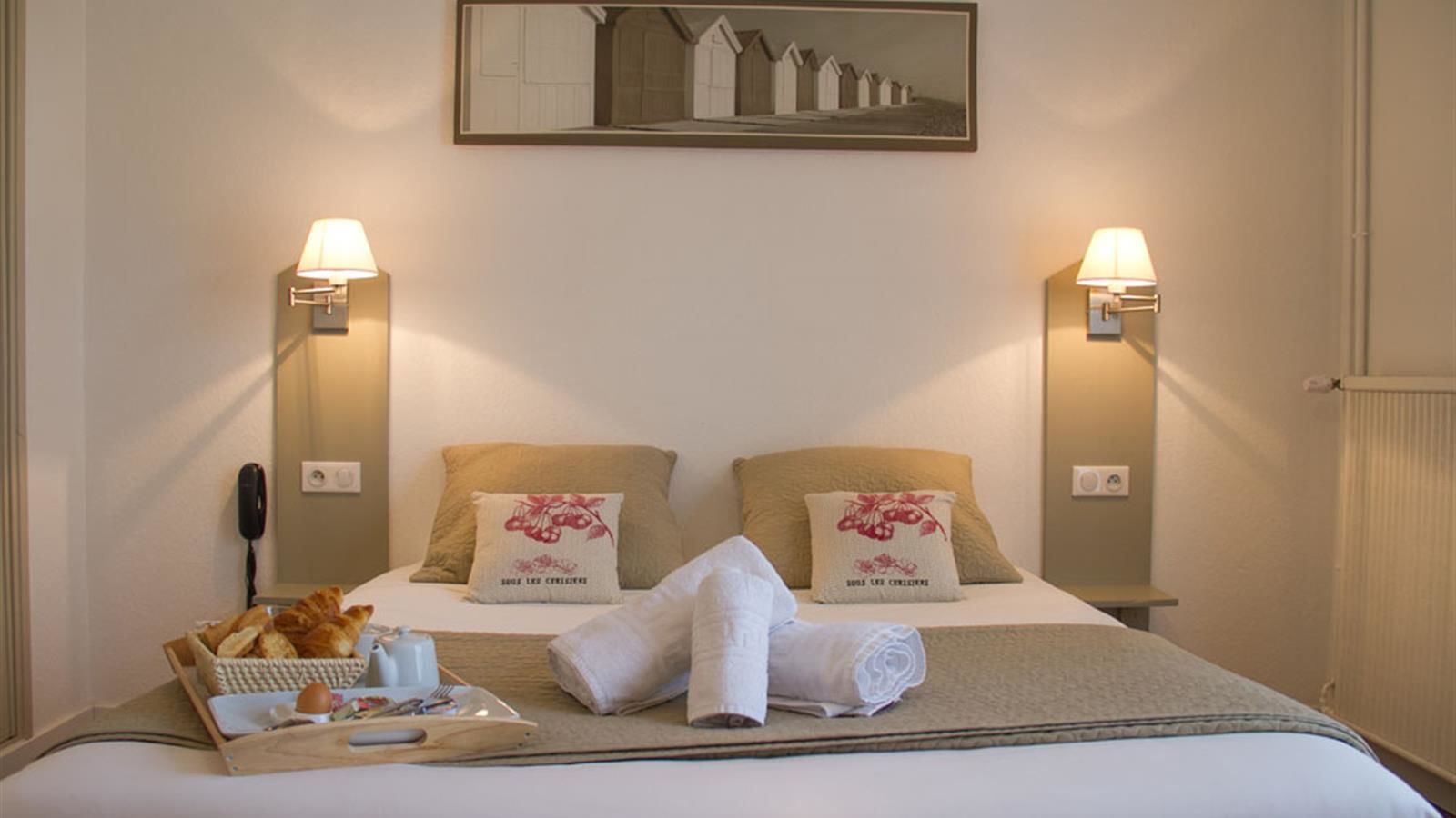 triple room | in-room dining