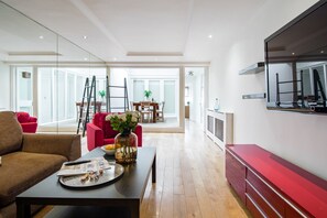 Apartment, 3 Schlafzimmer | Wohnzimmer | Flachbildfernseher