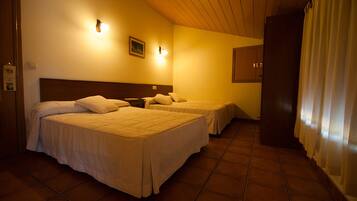 Caja de seguridad en la habitación, cortinas blackout y insonorización