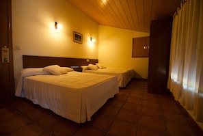 Coffres-forts dans les chambres, rideaux occultants