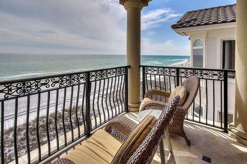 Casa de Cielo 4 Bedroom Holiday Home by Five Star Properties