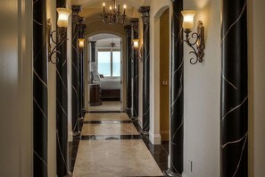 House, 4 Bedrooms, Ocean View, Beachfront | Hallway
