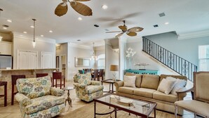 A spacious living room with a high ceiling, a dining area, and a kitchen. - Casa de Fiesta 5 Bedroom Holiday Home by Five Star Properties (Destin)