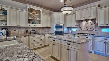 House, 5 Bedrooms, Ocean View, Sea Facing | Private kitchen | Fridge, microwave, coffee/tea maker