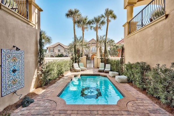 House, 5 Bedrooms, Ocean View, Sea Facing | Outdoor pool