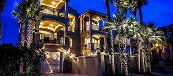 Casa de Palms 5 Bedroom Holiday Home by Five Star Properties