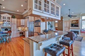 House, 5 Bedrooms, Ocean View, Sea Facing | Private kitchen