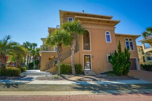 House, 5 Bedrooms, Ocean View, Sea Facing | Front of property