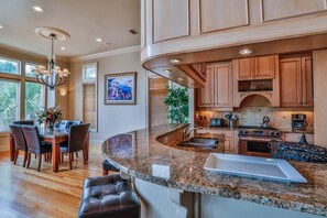 House, 5 Bedrooms, Ocean View, Sea Facing | Private kitchen