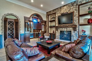 House, 6 Bedrooms, Ocean View, Sea Facing | Living area