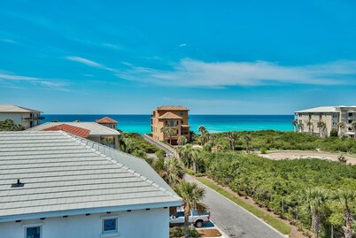 Coastal Vue 5 Bedroom Holiday Home by Five Star Properties