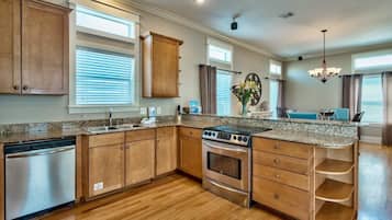 House, 5 Bedrooms, Ocean View, Sea Facing | Private kitchen | Fridge, microwave, coffee/tea maker