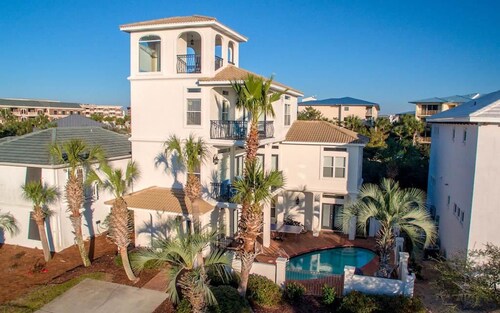 Coastal Vue 5 Bedroom Holiday Home by Five Star Properties