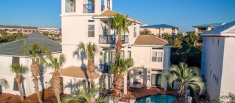 Coastal Vue 5 Bedroom Holiday Home by Five Star Properties