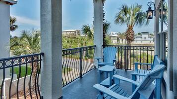 Casa, 5 habitaciones, vista al océano, frente al mar | Balcón