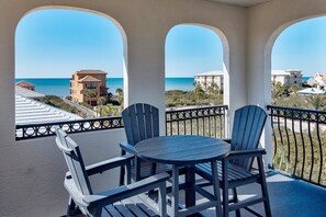 Casa, 5 habitaciones, vista al océano, frente al mar | Balcón