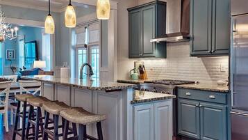 House, 4 Bedrooms, Sea Facing | Private kitchen | Fridge, microwave, stovetop, dishwasher