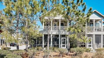 House, 4 Bedrooms, Sea Facing | Property grounds