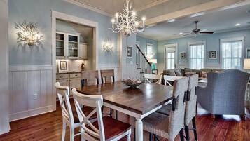 House, 4 Bedrooms, Sea Facing | In-room dining