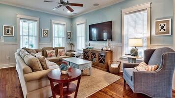 House, 4 Bedrooms, Sea Facing | Living area